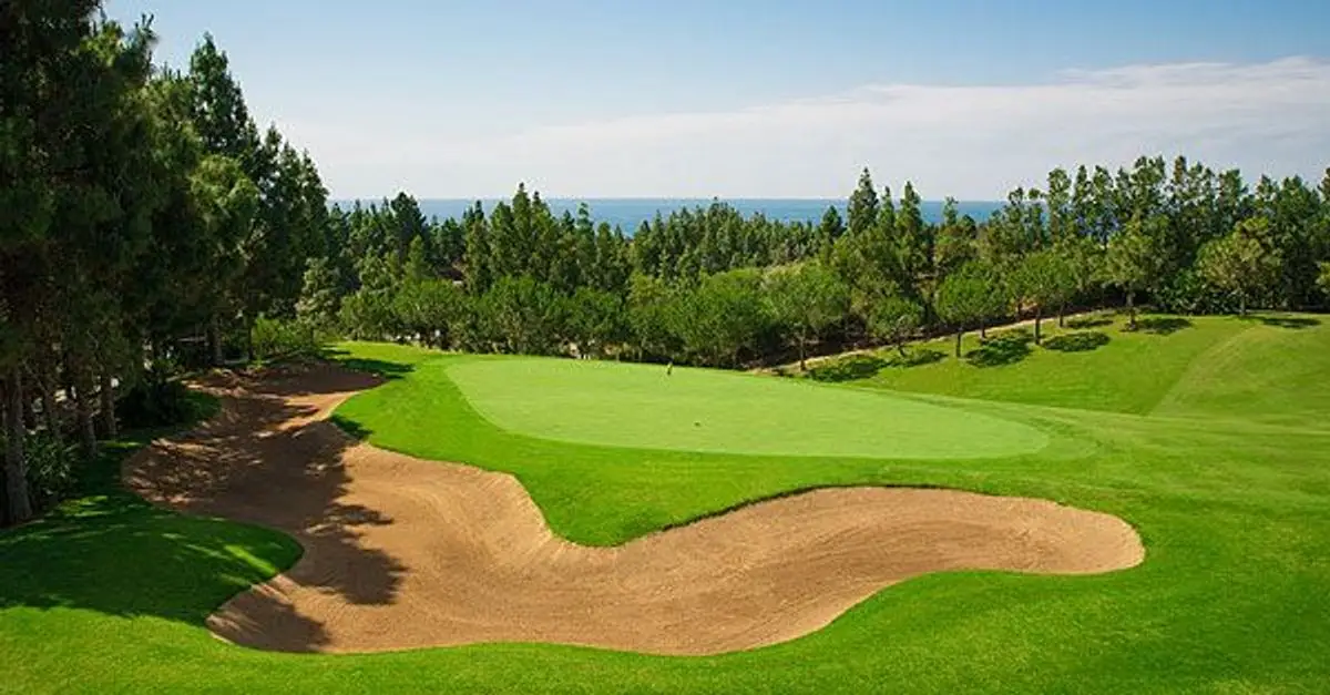 Golfbaan El Chaparral nabij Royal Palms Mijas Costa La Cala de Mijas met uitzicht op zee