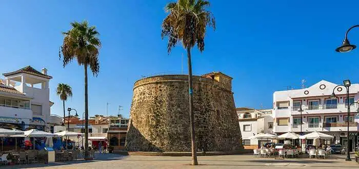 Historische toren in het centrum van La Cala de Mijas nabij Royal Palms Mijas Costa